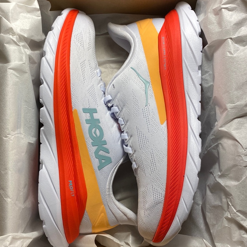 Hoka Men’s Mach 4 size 9